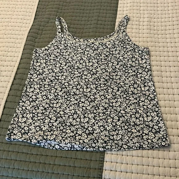 Old Navy Tank - Picture 1 of 5
